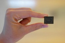 Samsung уменьшил SSD-накопитель до размеров почтовой марки