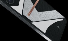 В России выпустили iPhone из корпуса электромобиля Tesla и украсили его бюстом Илона Маска