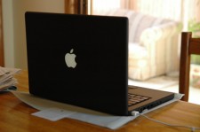Apple уступила Lenovo место лидера в рейтинге лучших брендов ноутбуков