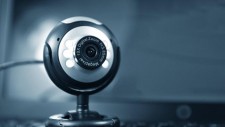 Windows 10 начнет информировать, если за пользователем следят по веб-камере