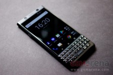В Индии продается специальное черное издание BlackBerry KEYone