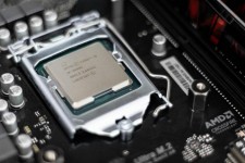 Процессоры Intel и AMD станут медленнее после закрытия новой уязвимости
