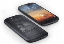 Смартфон YotaPhone 2 подешевел к Новому году более чем на 25%