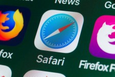 Встроенный браузер Apple начал сливать пользовательские данные